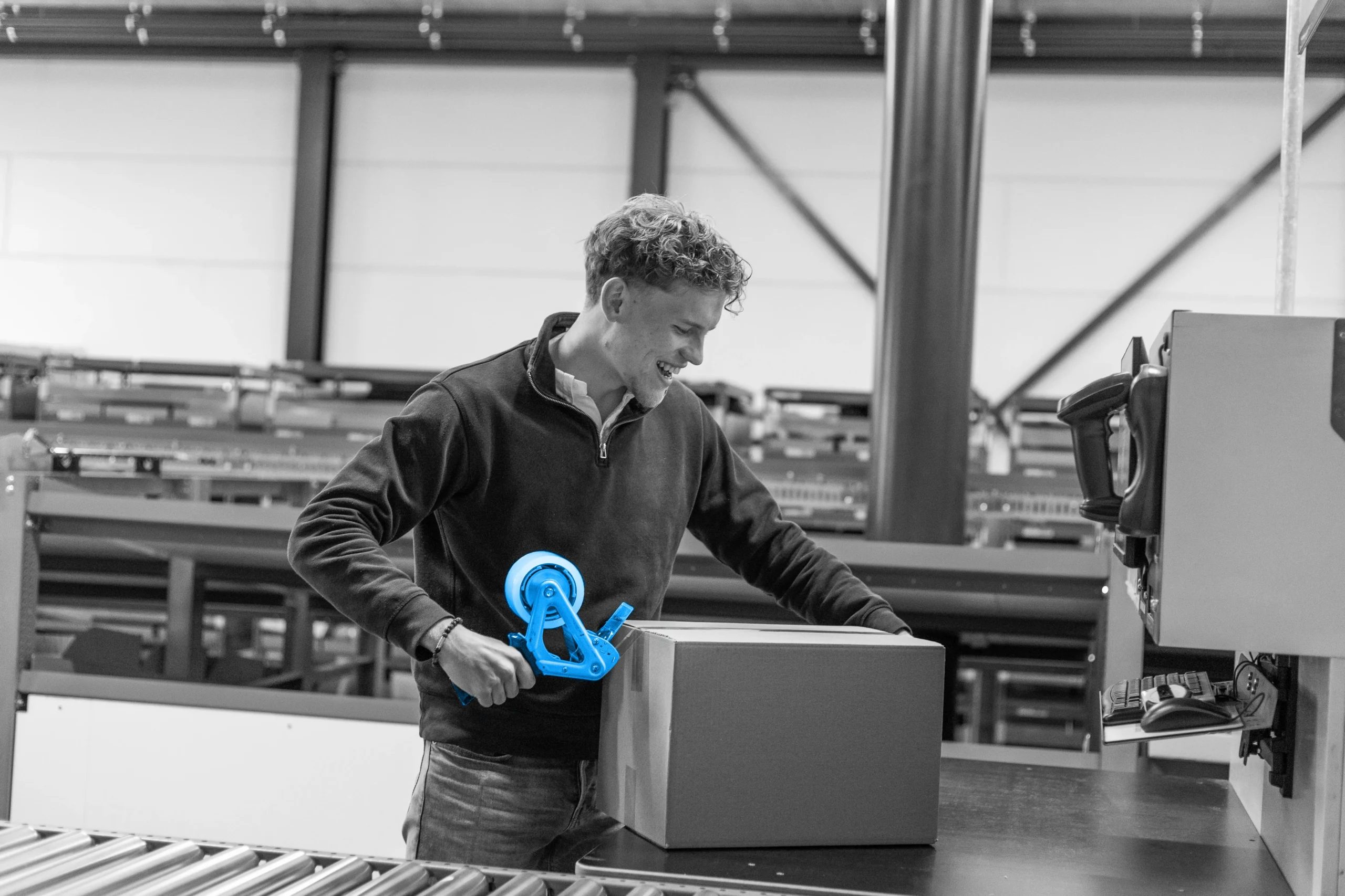 Packstation und Versandvorbereitung: Maßgeschneiderte Lösungen für deine Produkte im Lagerbereich