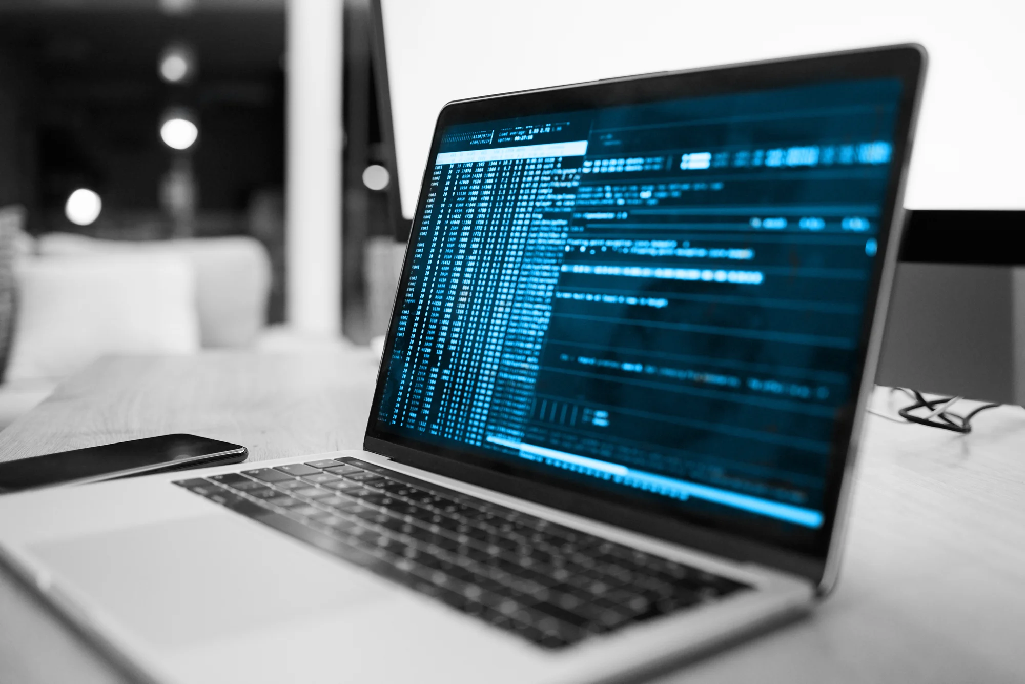Laptopscherm met code, symbool voor de PHP-kwetsbaarheid